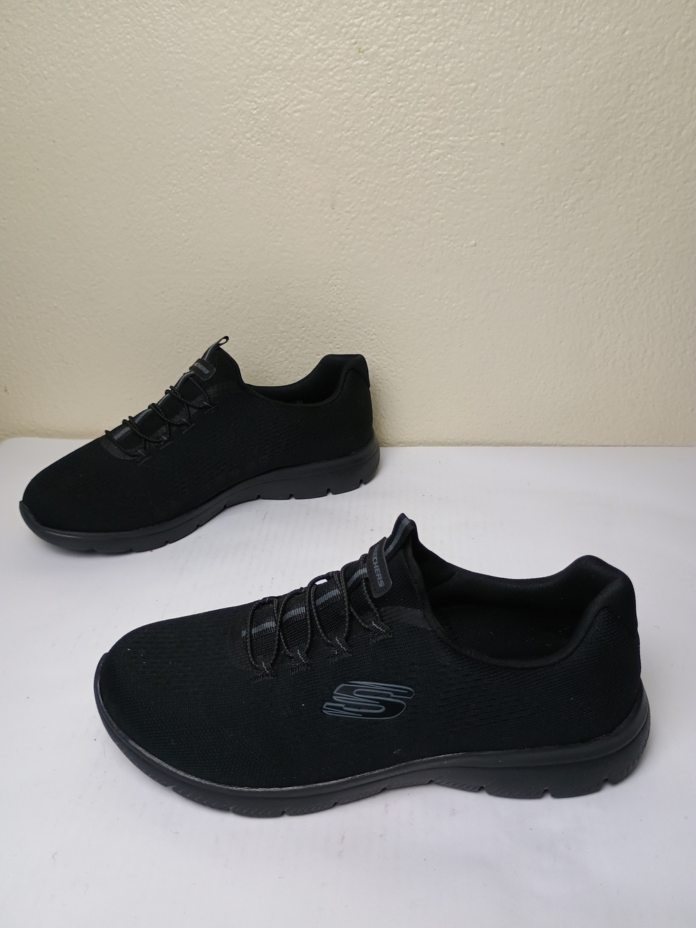 Skechers Size 9 Women's Black Slip-On Athletic Sneakers Hands Free Slip-Ins